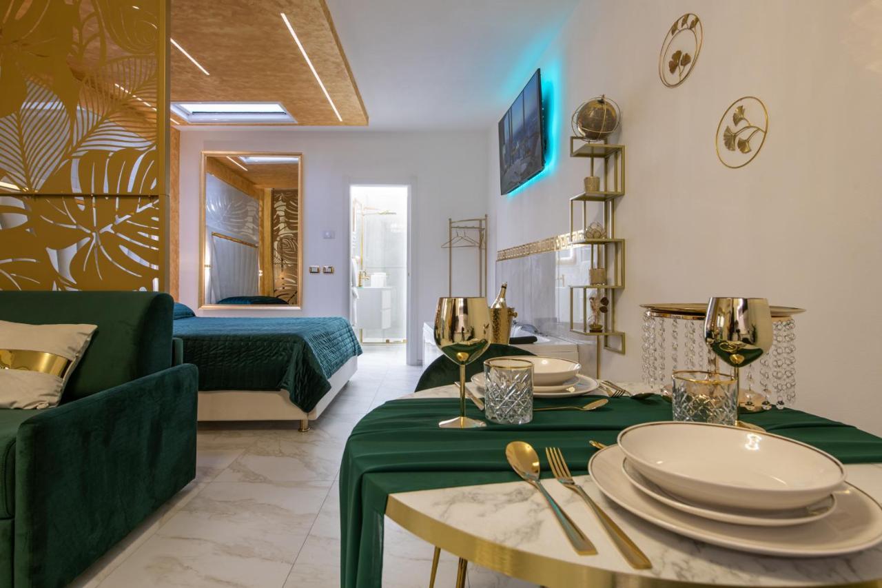 Fashion Apartment Gold Bologna With Jacuzzi & Car Garage מראה חיצוני תמונה