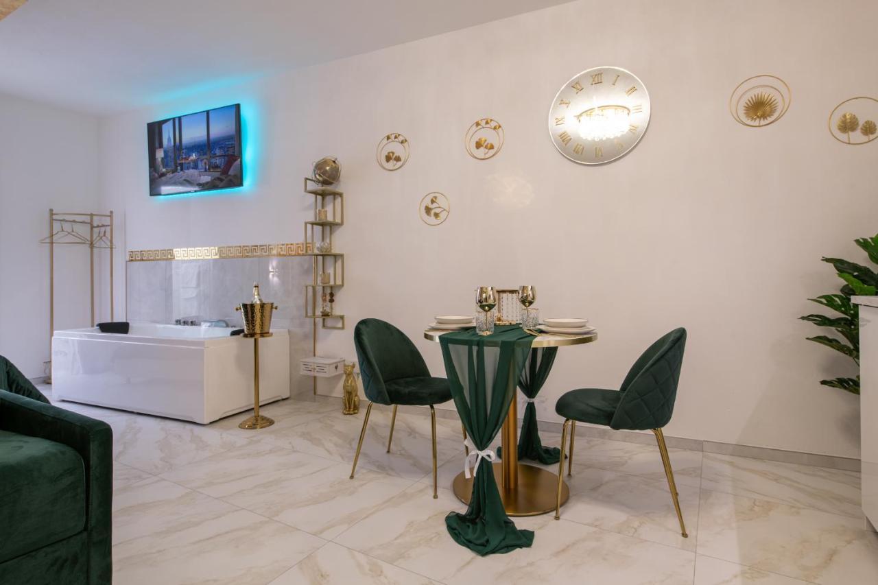 Fashion Apartment Gold Bologna With Jacuzzi & Car Garage מראה חיצוני תמונה