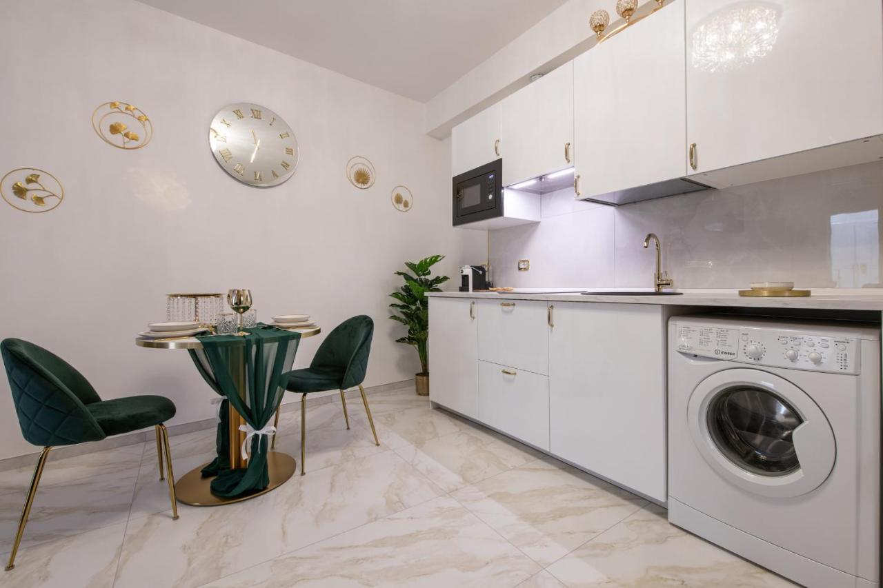 Fashion Apartment Gold Bologna With Jacuzzi & Car Garage מראה חיצוני תמונה