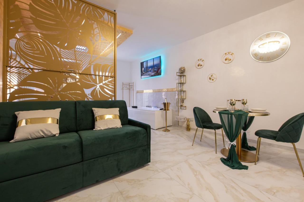 Fashion Apartment Gold Bologna With Jacuzzi & Car Garage מראה חיצוני תמונה