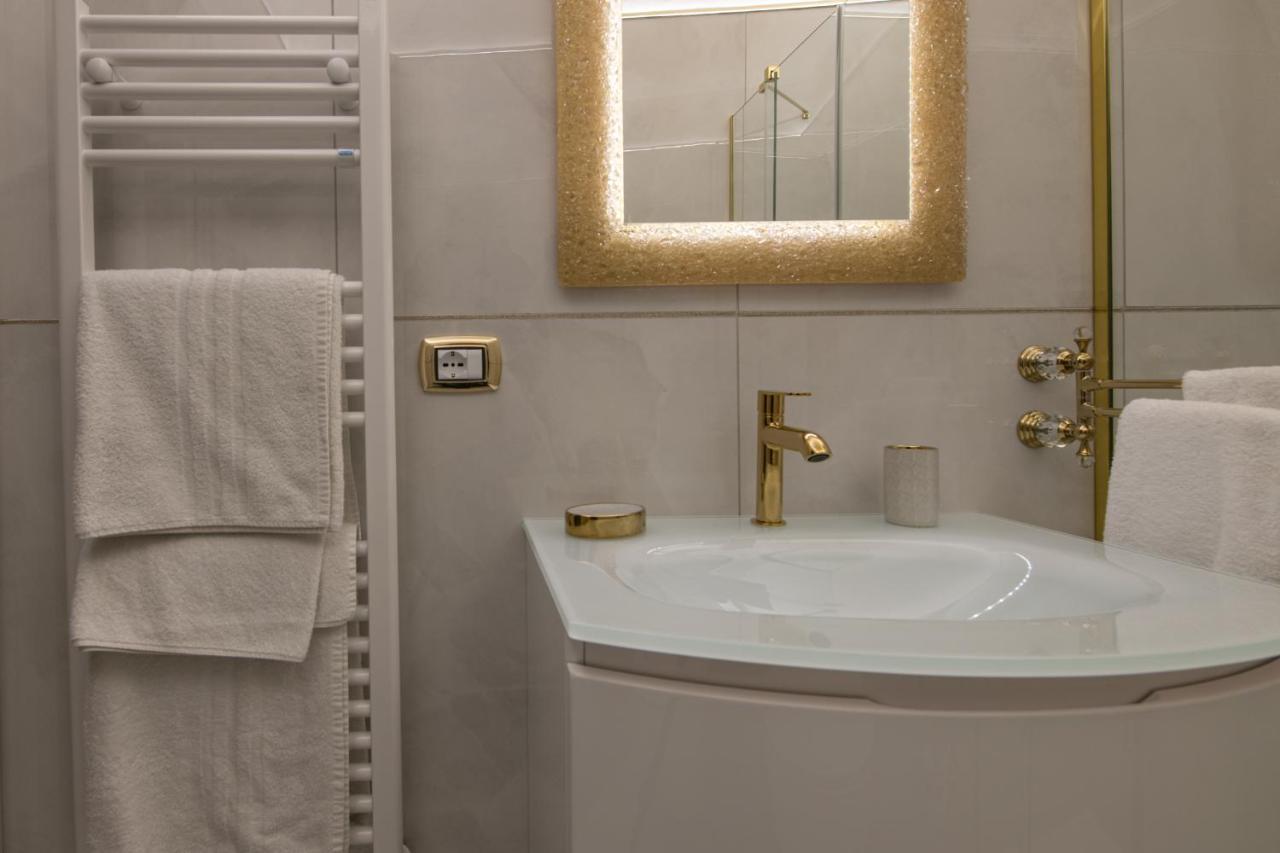 Fashion Apartment Gold Bologna With Jacuzzi & Car Garage מראה חיצוני תמונה