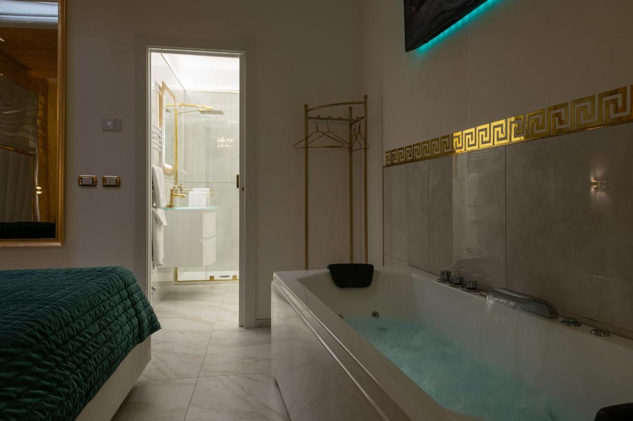 Fashion Apartment Gold Bologna With Jacuzzi & Car Garage מראה חיצוני תמונה