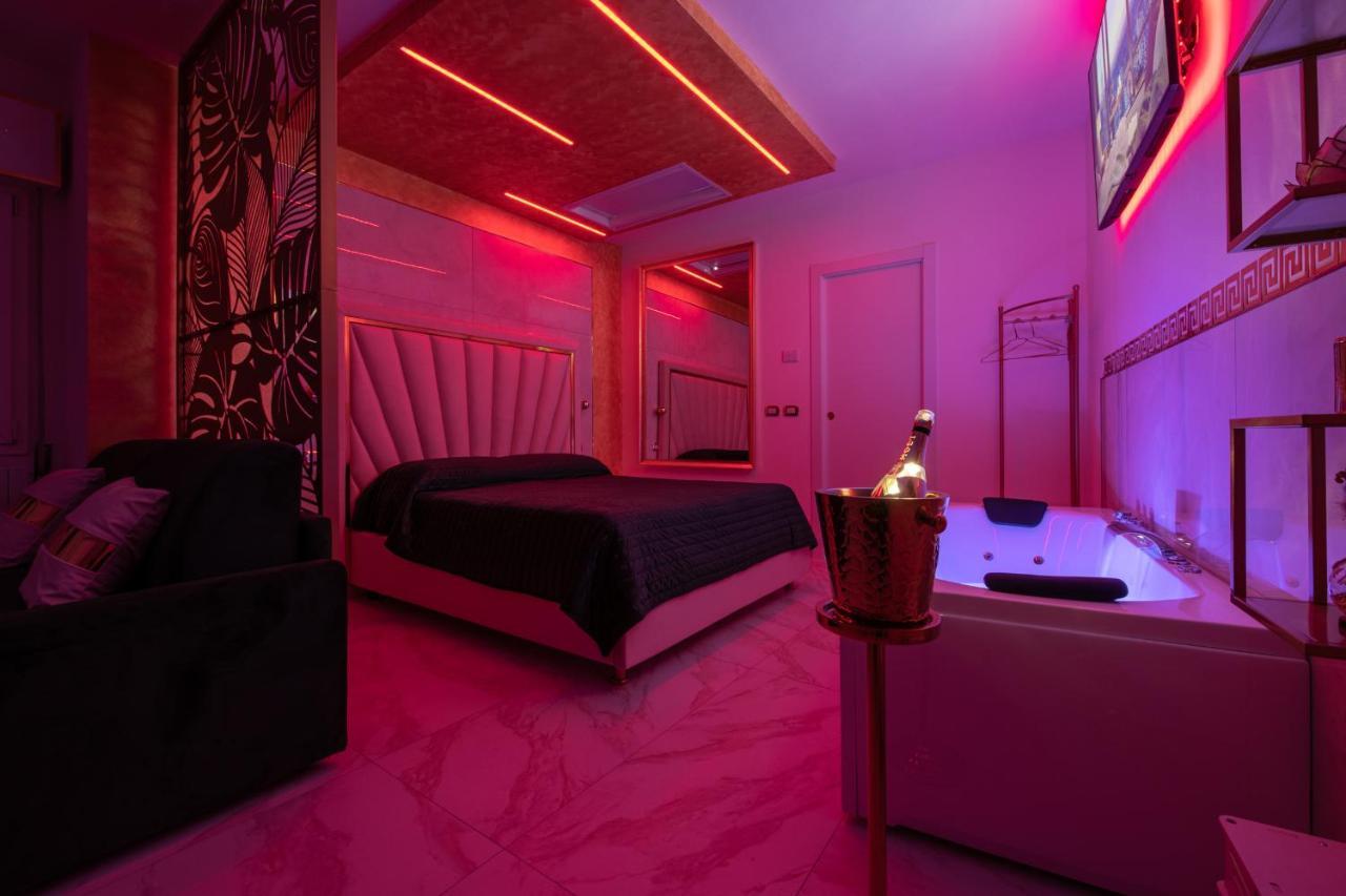Fashion Apartment Gold Bologna With Jacuzzi & Car Garage מראה חיצוני תמונה