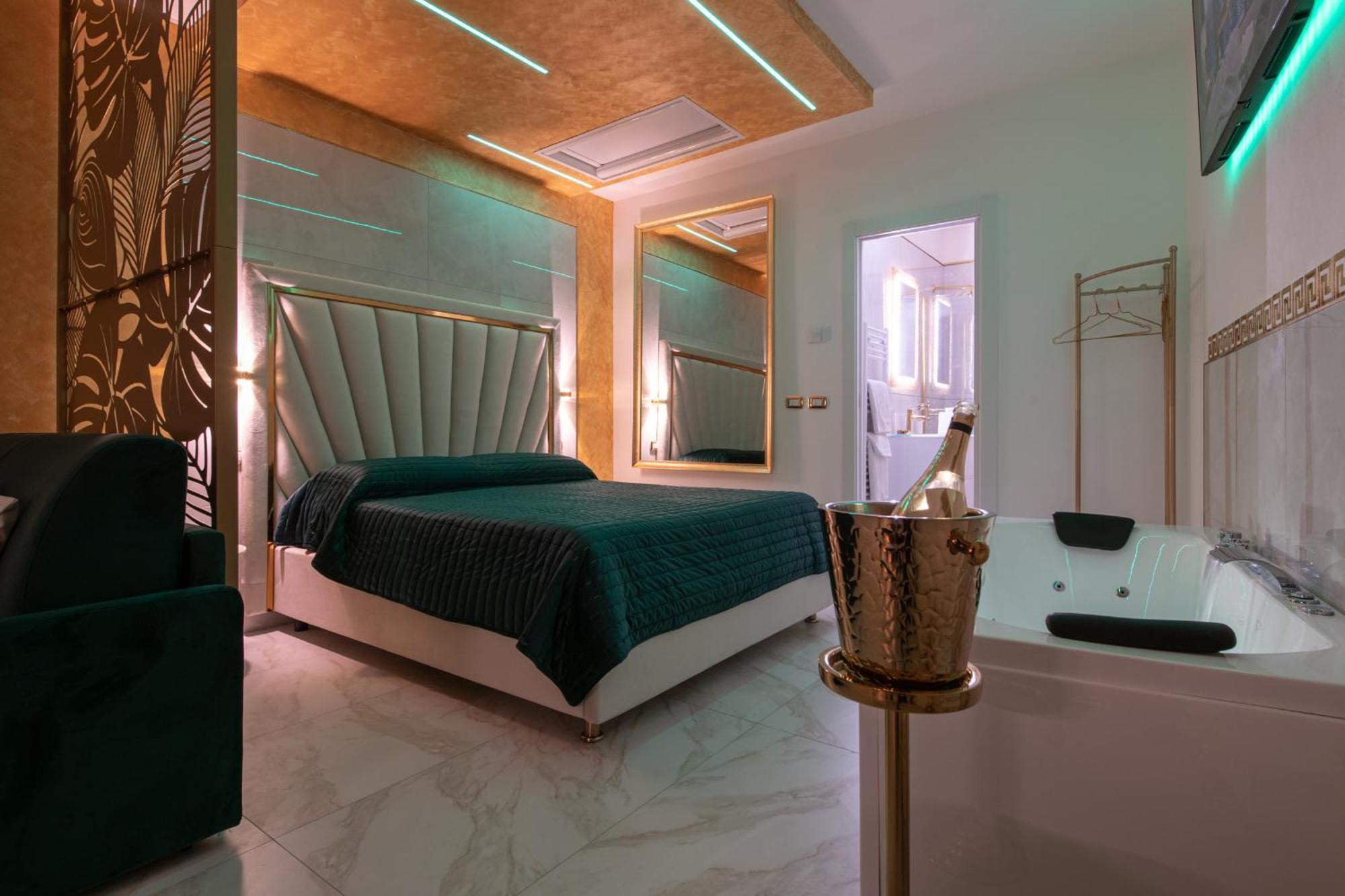 Fashion Apartment Gold Bologna With Jacuzzi & Car Garage מראה חיצוני תמונה