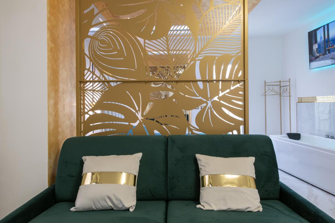 Fashion Apartment Gold Bologna With Jacuzzi & Car Garage מראה חיצוני תמונה